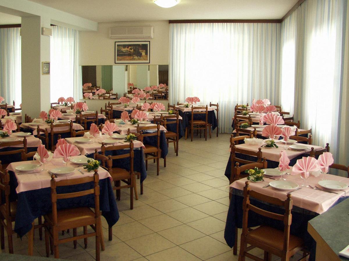 Hotel Trinidad Rimini Eksteriør bilde