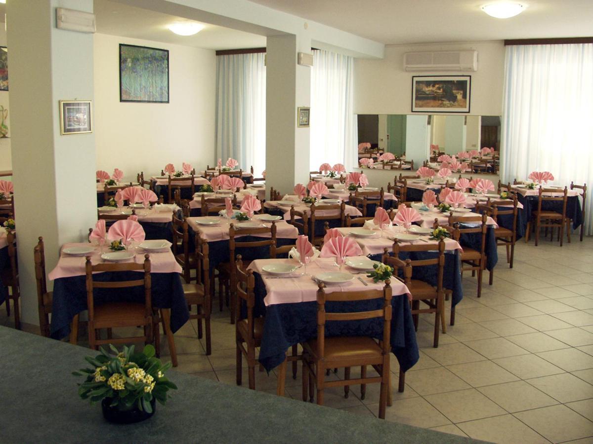 Hotel Trinidad Rimini Eksteriør bilde