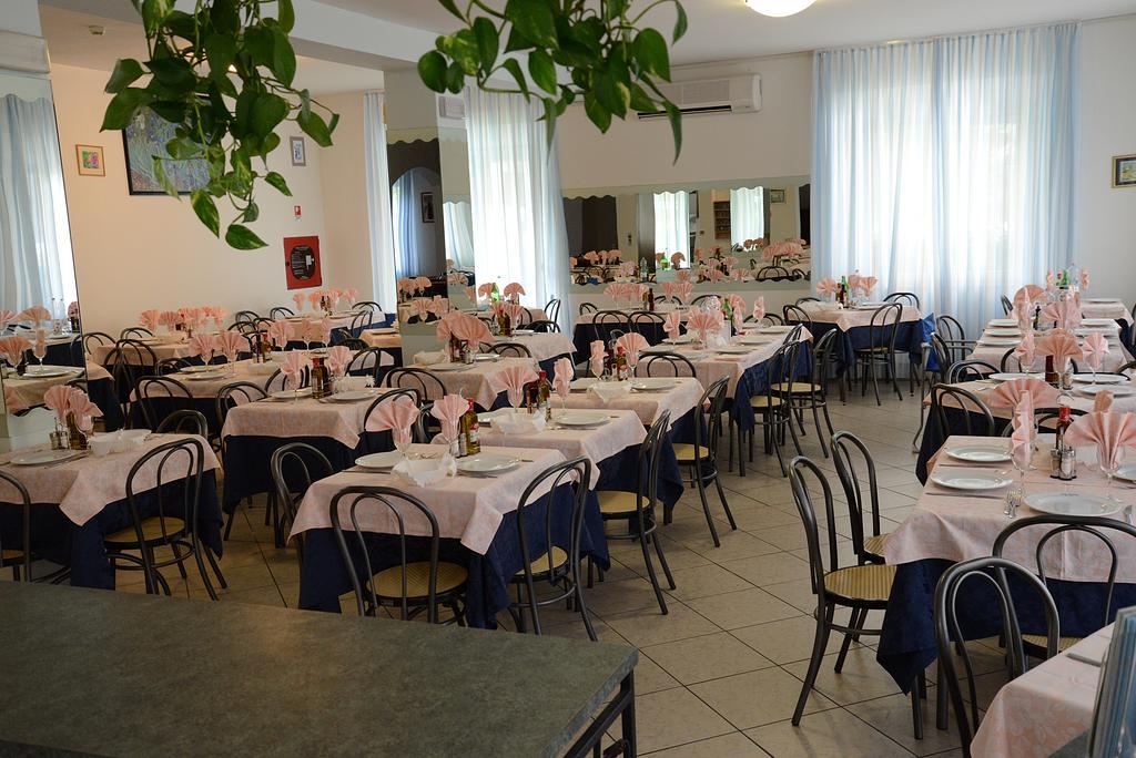 Hotel Trinidad Rimini Eksteriør bilde