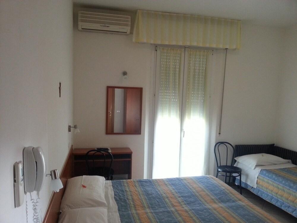 Hotel Trinidad Rimini Eksteriør bilde