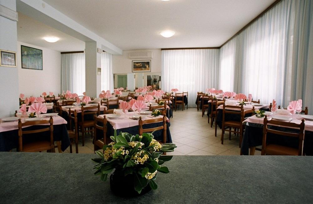 Hotel Trinidad Rimini Eksteriør bilde